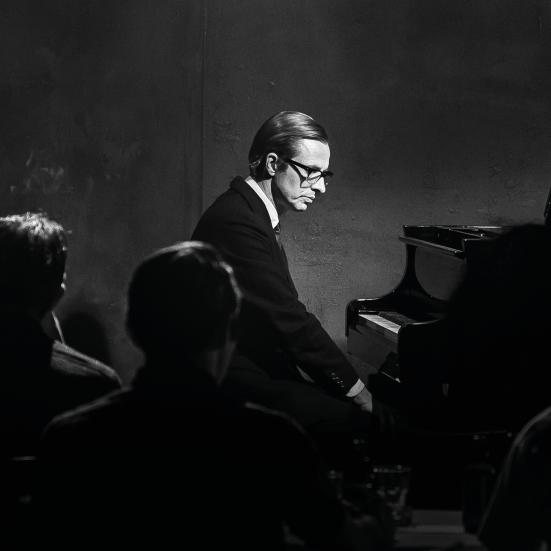 Anders Danielsen Lie ved klaveret i Everybody Digs Bill Evans