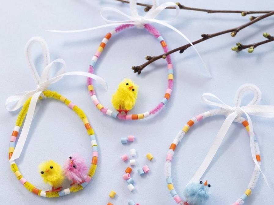 Påske og perler med søde kyllinger.